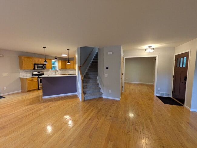 Photo - 3 bed / 3 bath House in Deforest!