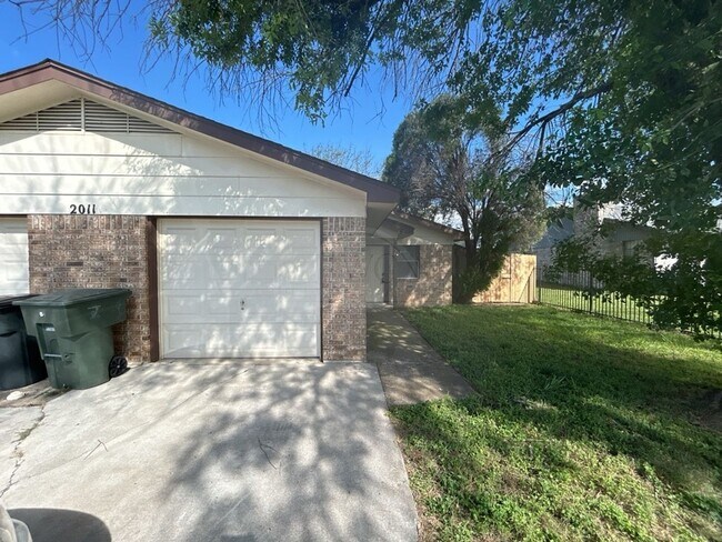 Building Photo - 2011 Windward Dr