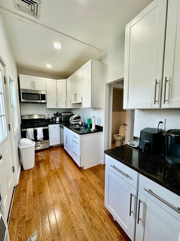 Photo - 460 E 7th St Unit 3