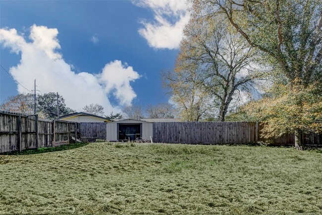 Photo - 611 Kenney St