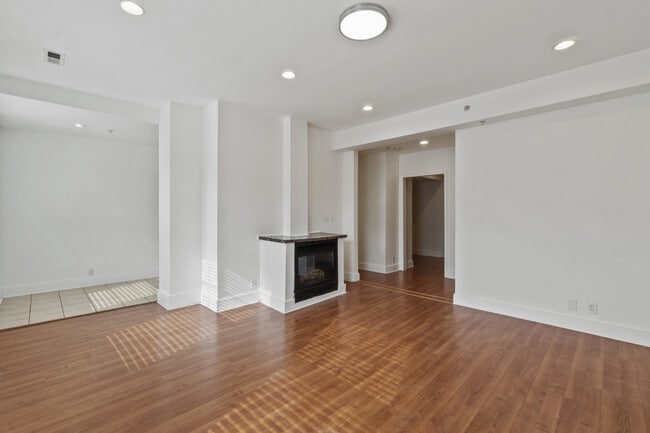 Photo - 407 N Charles St