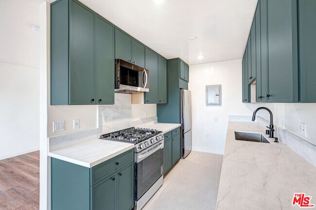 16185 Sunset Blvd Unidad 6