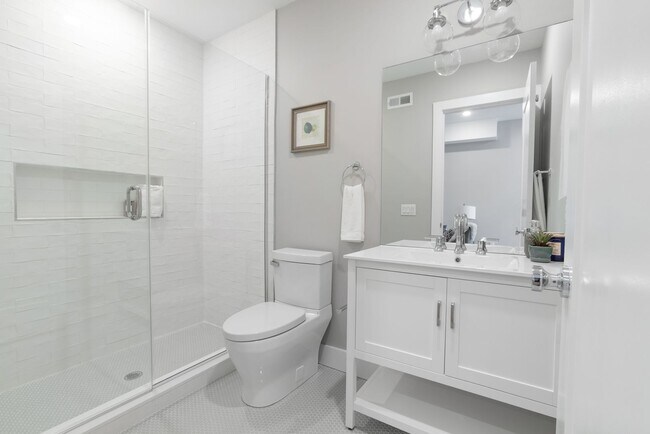 Photo - Washington Court (52 W)