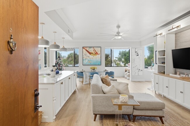 Building Photo - 150 SE Four Winds Dr Unit # B208