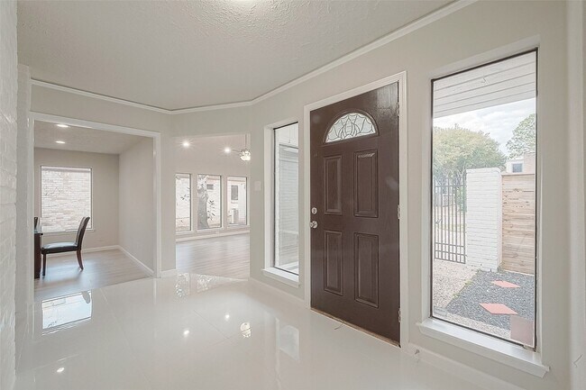 Photo - 6107 Sanford Rd