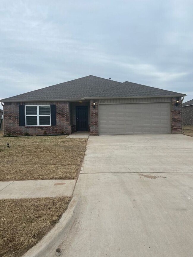 *LIMITED TIME OFFER* Three Bedroom Two B... House House Rental in