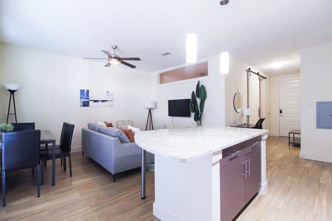 Photo - 1957 Fountain View Dr Unidad ID1391603P