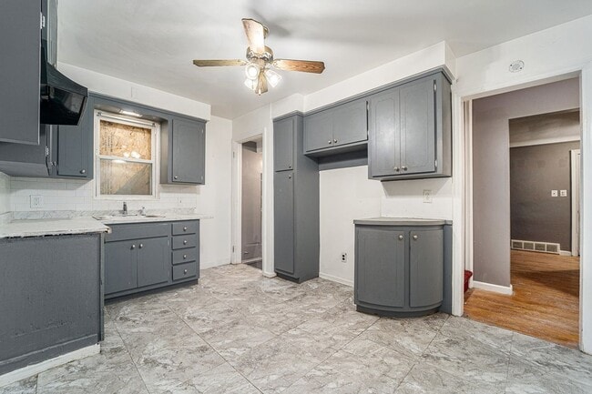 Photo - 6306 Farmbrook St