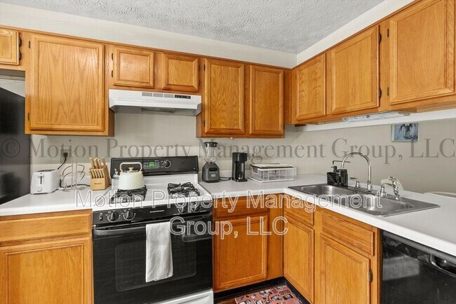 Photo - 6426 Charter Way