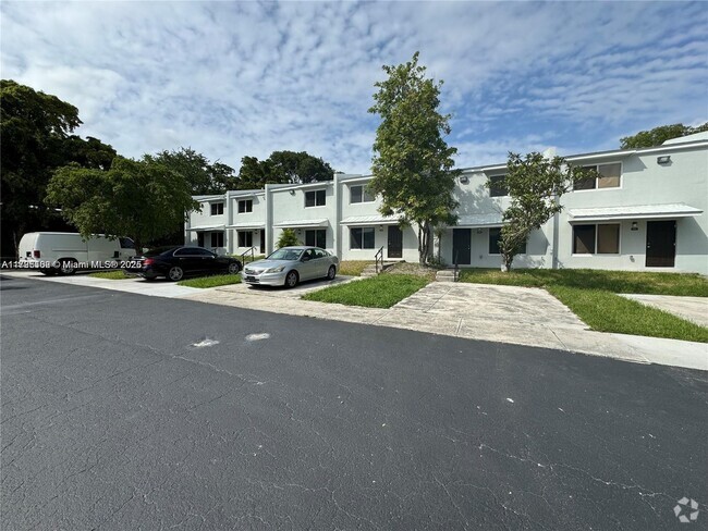 Building Photo - 1958 NW 4th Ct Rental