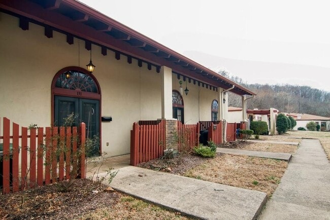 Photo - Great studio location in Belle Forest!
