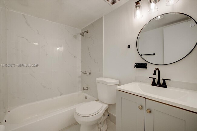 Photo - 1740 Funston St Unidad 12