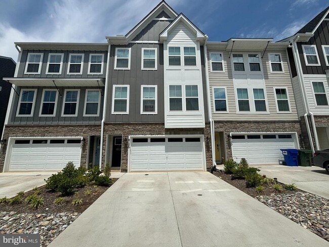 Building Photo - 4105 Bolton Ct