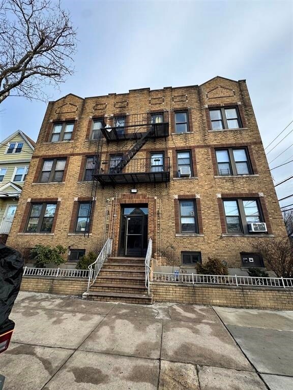 Building Photo - 250 Avenue B Unit 2