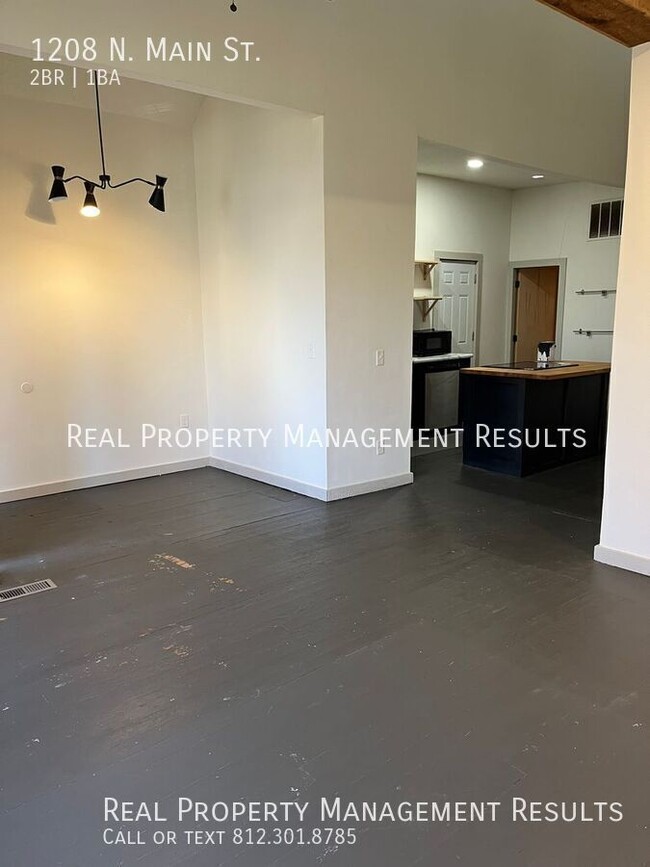 Photo - 1208 N Main St