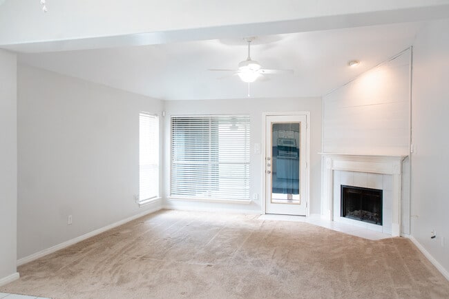 Photo - 1722 Red Oak Terrace
