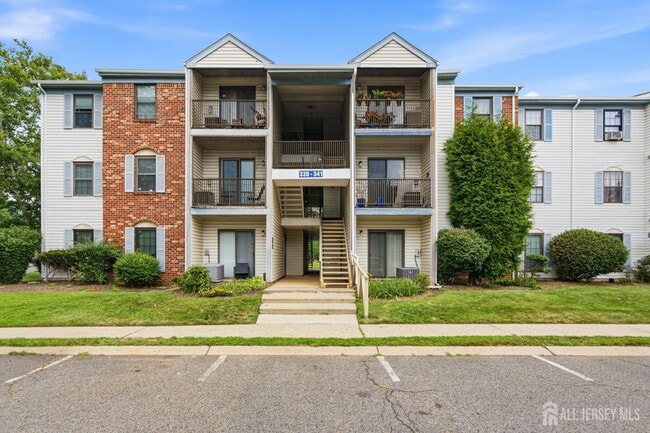 Building Photo - 334 Lancaster Ct