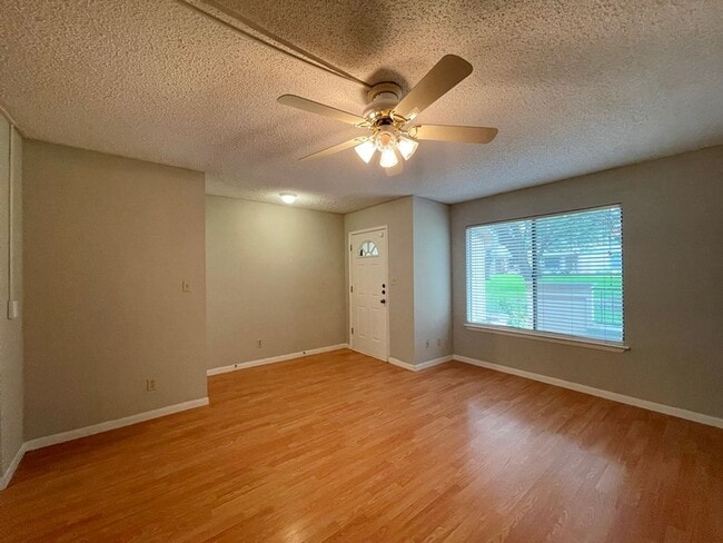Photo - Great Condo for lease in North Austin!