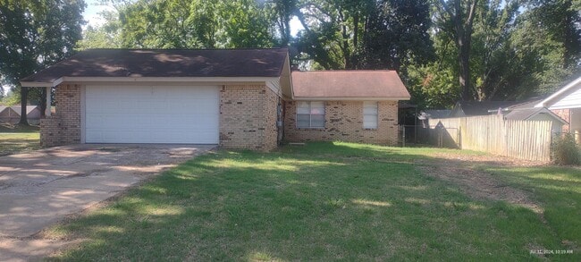 Building Photo - 3415 Lynchburg St Rental