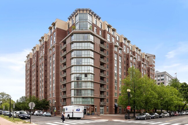 Cozy 1 Bedroom Condo in Navy Yard! - Cozy 1 Bedroom Condo in Navy Yard!