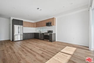 Photo - 662 N Mariposa Ave