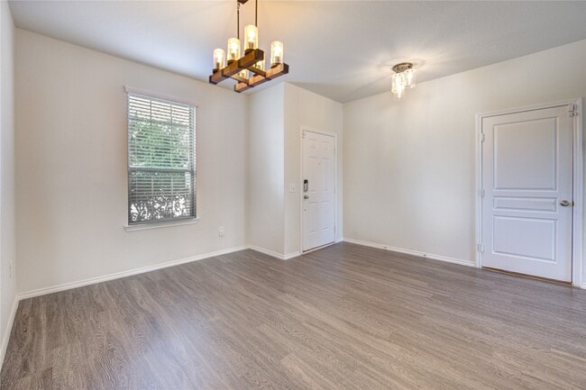 Photo - 5027 Brewcastle Ln