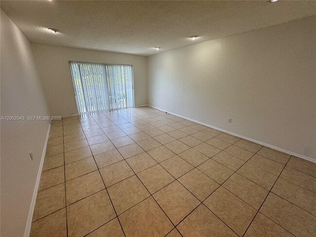 7700 Camino Real Unidad D-407