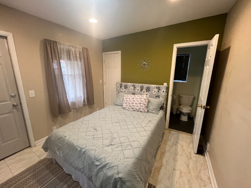 Photo - 342 Nicholson St NE