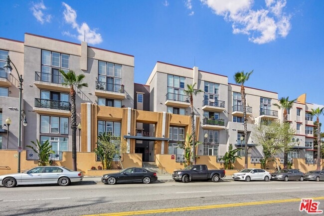 Building Photo - 360 W Ave 26 Unit 126