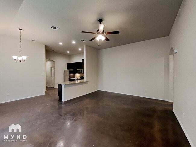 Photo - 228 Kaspar Way