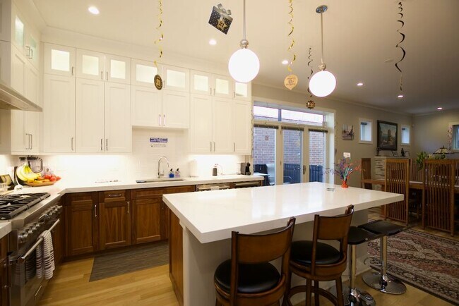 Photo - 4133 N Kenmore Ave Unidad S3