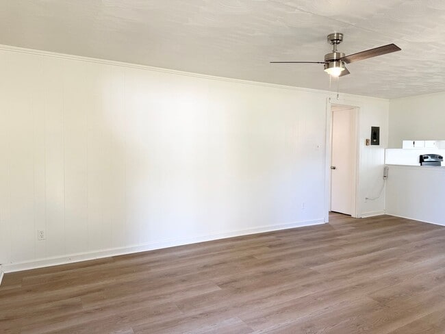 Photo - For Rent – $1,100/month | 2 Bed | 1 Bath Unit 2966 Old Shelby Rd