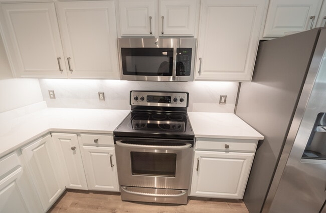 Photo - Room in Townhome on Duvalla Ave
