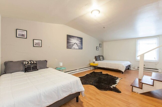 Photo - Beautiful and spacious 2 bedroom Apartment with Deck in Society Hill, right on South Street Unit 3R