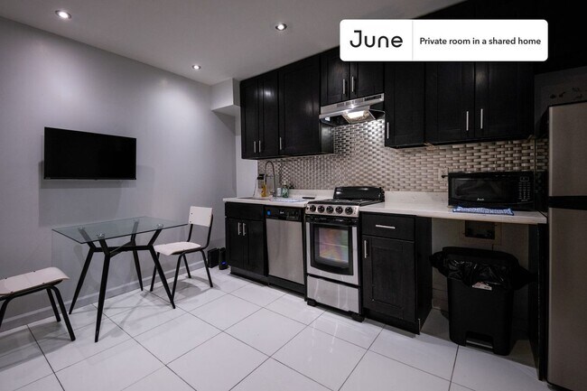 Room in Shared 5 bed/2 bath home in Upper West Side