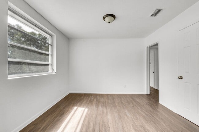 Photo - 503 W 16th St