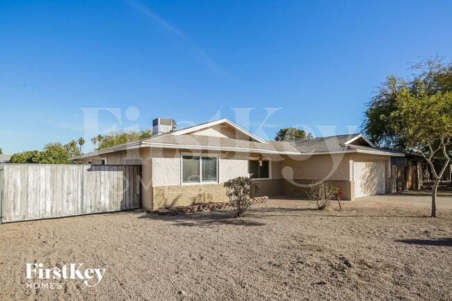 Photo - 402 E Dunbar Dr