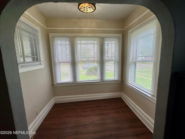 Photo - 805 St Clair St