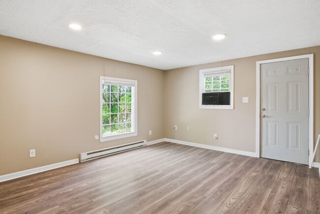 Photo - 2 Bed / 1 Bath. Off street parking. Unidad 4