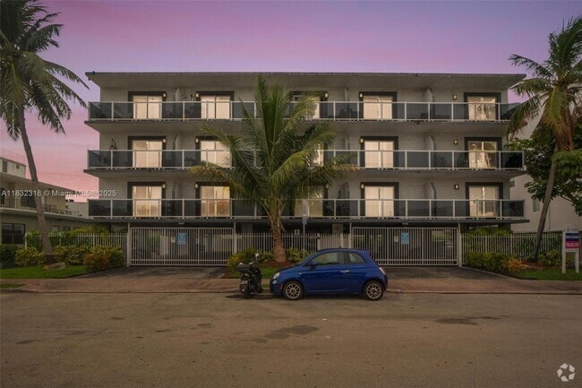 Building Photo - 1986 Biarritz Dr Unit 304 Rental