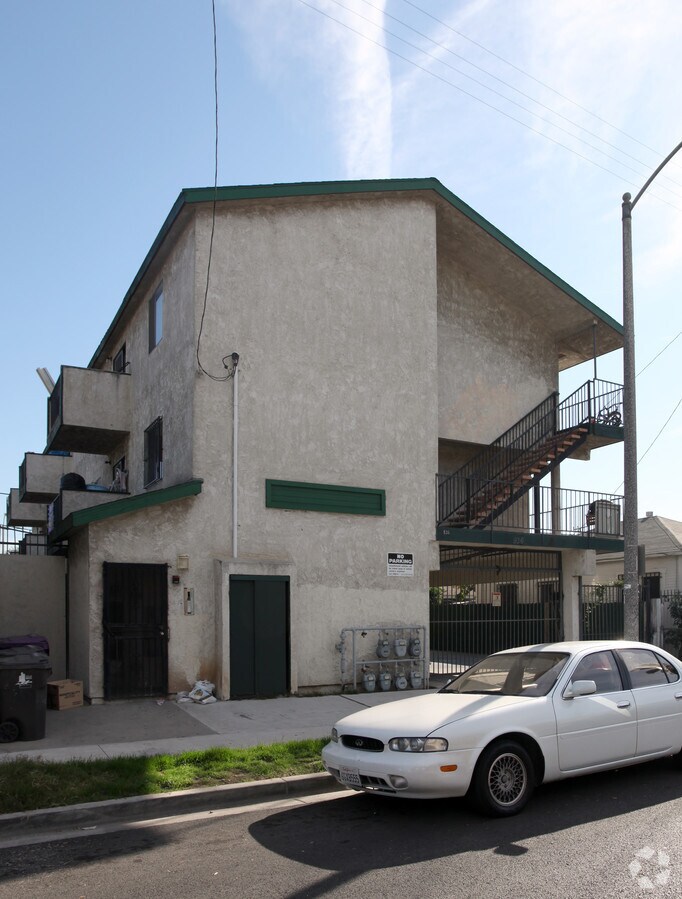 Photo - 936 N Washington Pl Apartments