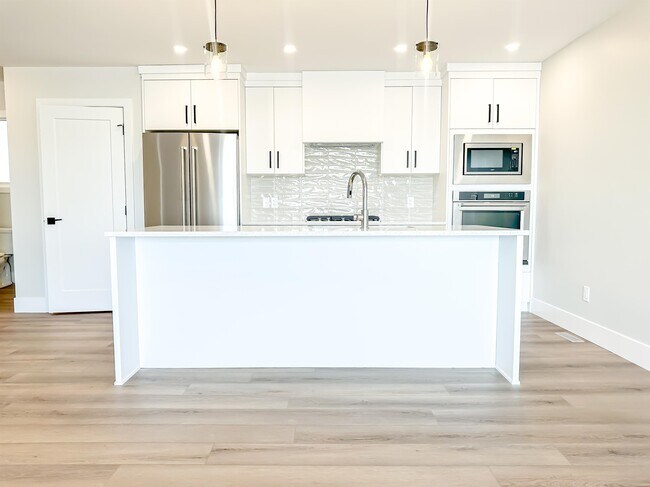Photo - 2855-2812 12 Ave SW