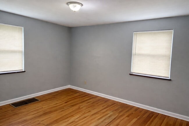 Photo - 5517 Surrey Ave