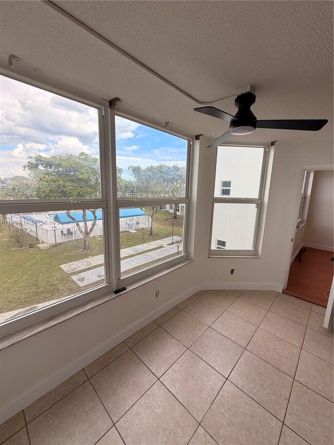 Photo - 1351 NE 191st St Unidad E310