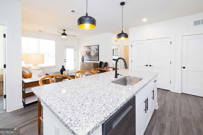 Photo - 2023 W Iris Dr SE Apartamento