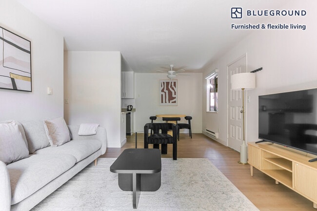 Photo - 1600 Villa St Unidad FL2-ID2075