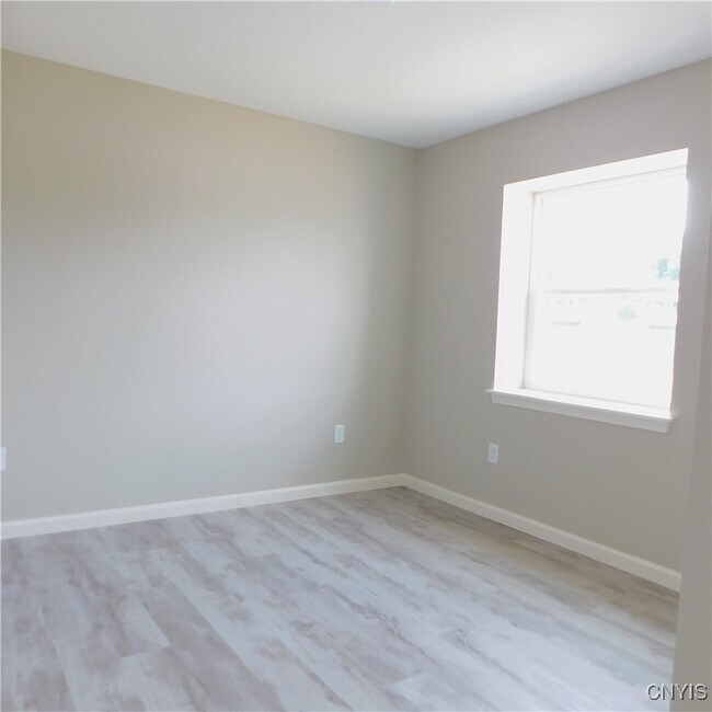 Photo - 413 S Main St