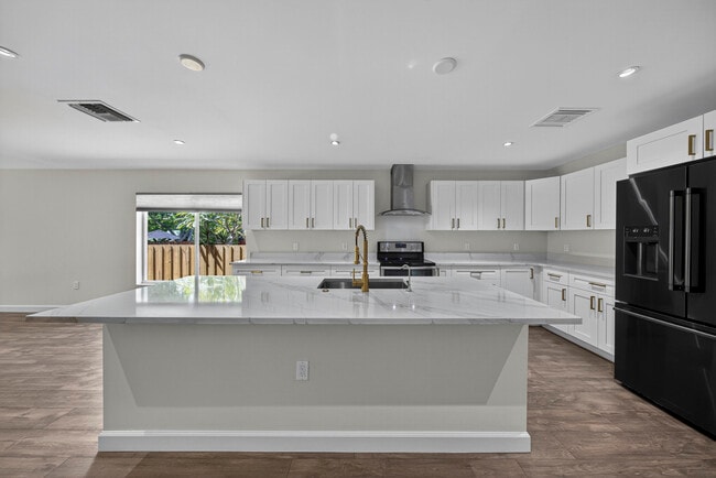 Photo - 410 NE 34th St