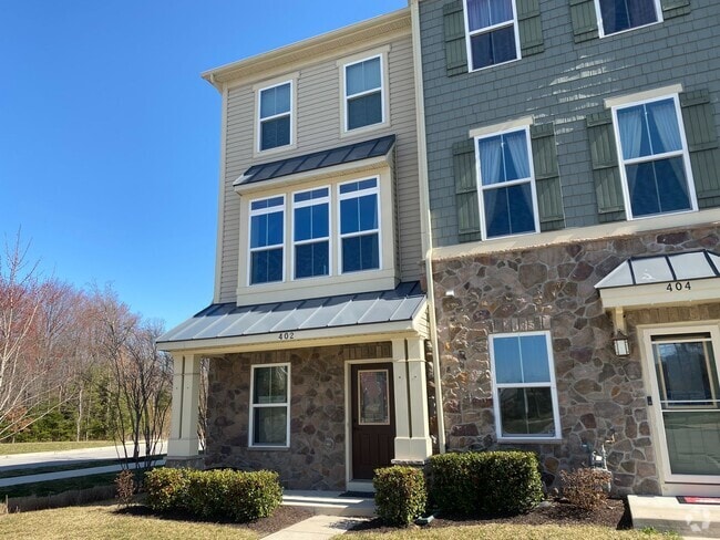 Building Photo - Beautiful 3 Bedroom Townhome in Glen Burnie!