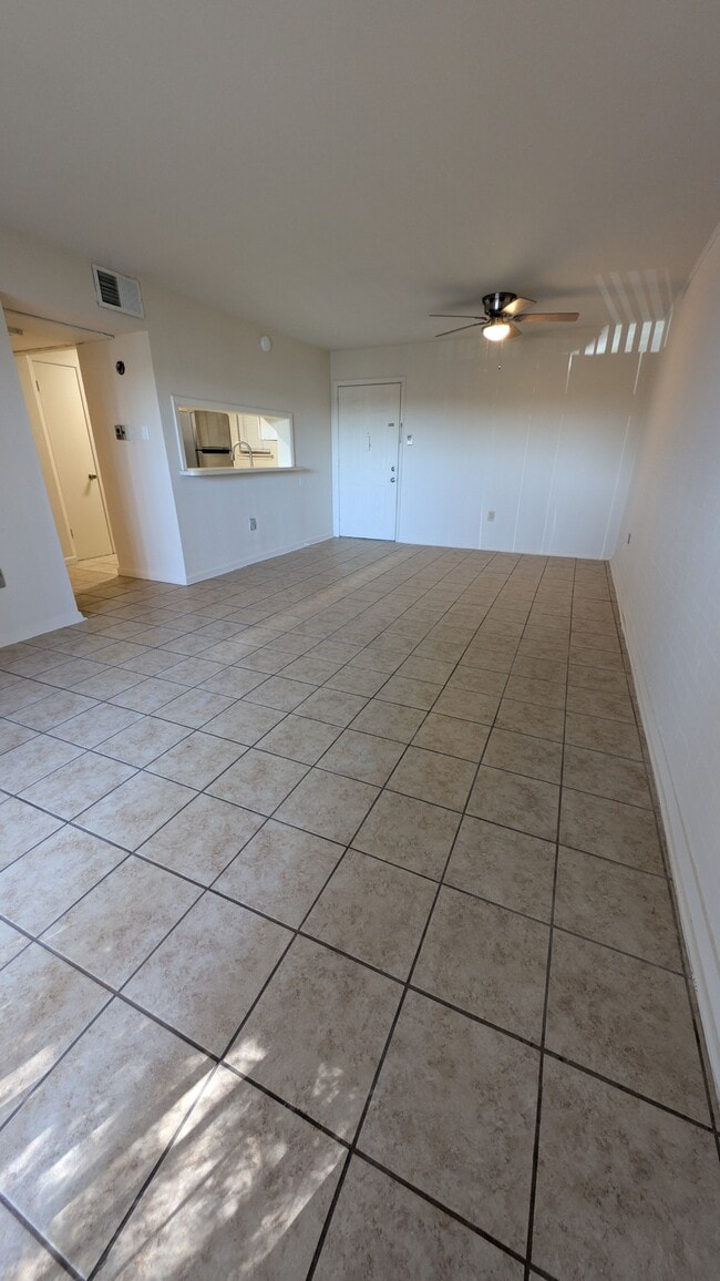 Photo - 675 Wooddale Blvd